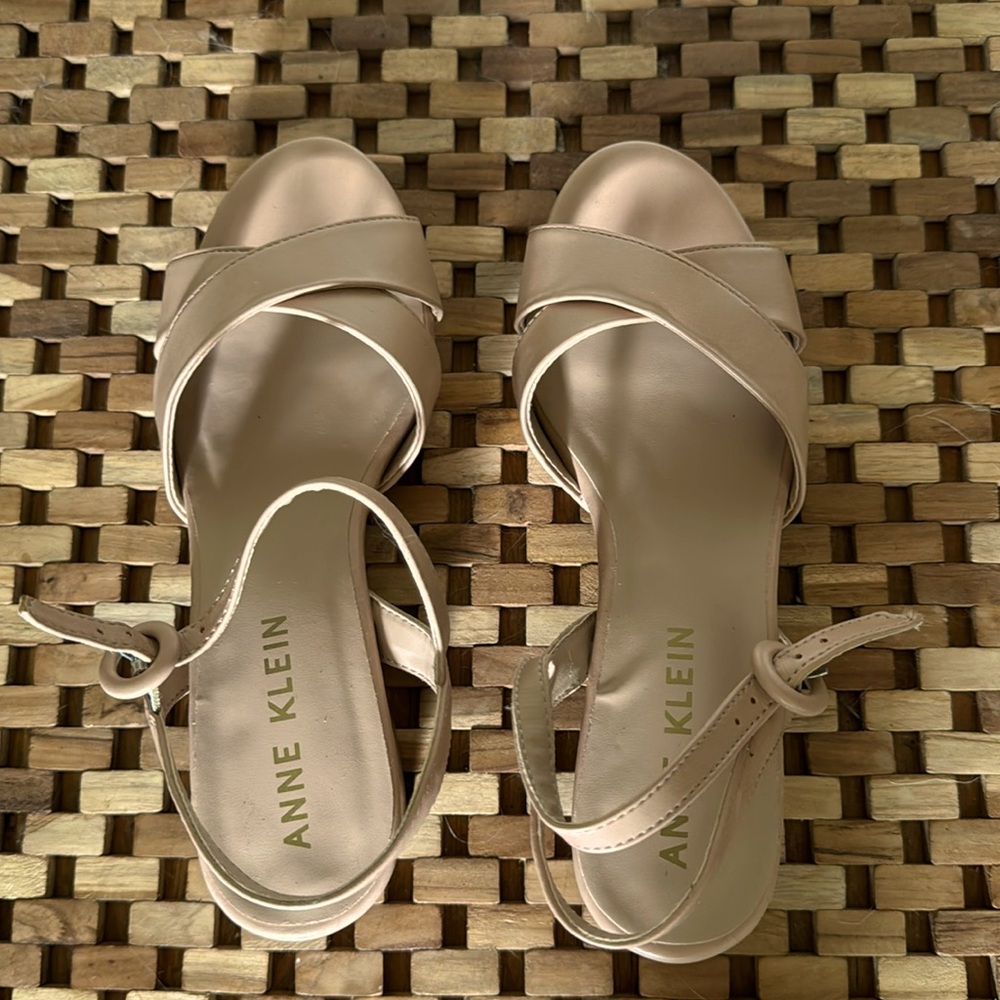 Taupe Anne Klein strappy block heels sandals.